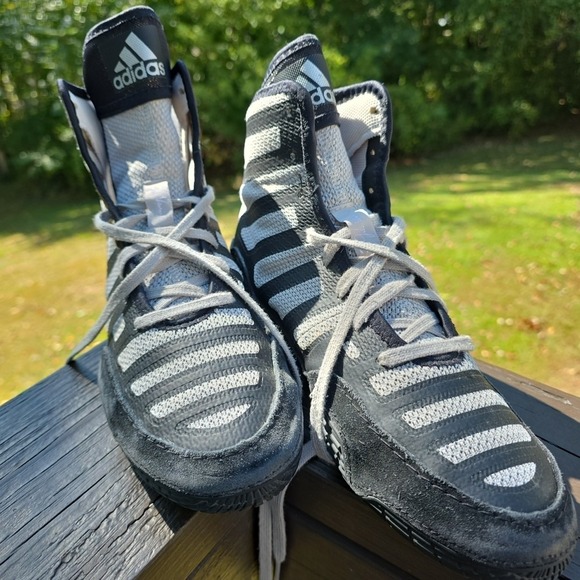 adidas varner wrestling shoes Men's 9.5 US Black Grey Striped VGC - Picture 1 of 12